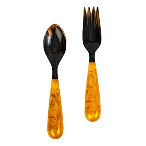 Ensemble de service à salade artisanal haut de gamme en 2 pièces avec manche en résine ambrée, cuillère et fourchette noires, écologique, passe au lave-vaisselle - Product Image 1