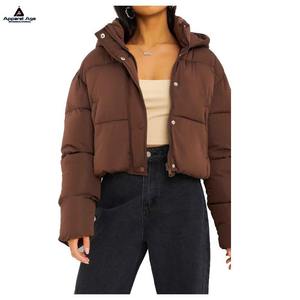 Chaqueta de Invierno Acolchada con Capucha para Mujer, Color Marrón, Manga Larga, Color Sólido, Relleno Grueso de Poliéster, Logotipo Personalizado, Marca Apparel Age International - Product Image 6