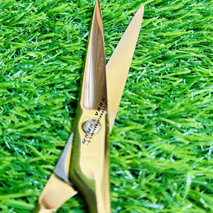 กรรไกรตัดผมสแตนเลสระดับมืออาชีพสำหรับร้านทำผมและร้านตัดผมชาย พร้อมใบมีดคม - Product Image 3