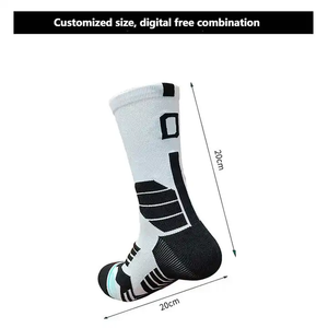 Chaussettes de Pilates en coton avec logo brodé personnalisable, antidérapantes, confortables, pour l'entraînement et les séances de gym - Product Image 5