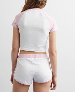 Ensemble 2 pièces d'été pour femme : Crop top brodé décontracté à manches courtes et col rond, et short taille haute - Product Image 5