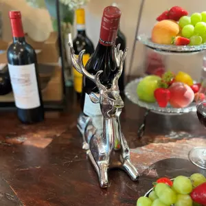 Support à bouteilles de vin décoratif en aluminium style ferme pour intérieurs modernes et utilisation en bar, prêt à l'emploi - Zahid Exports - Product Image 3