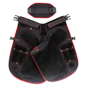Tablier de fermeur en cuir avec ceinture réglable, doublure en maille respirante, 4 poches pour couteaux et double aimant pour le fermeurage des sabots - Product Image 1