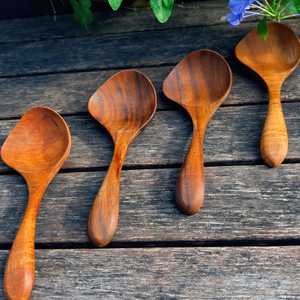 Cuillère de service en bois naturel pour salade, ustensile de cuisine fait main en bois massif, manche long, finition lisse et durable, compatible lave-vaisselle - Product Image 5