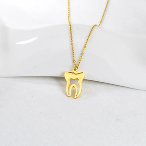 Collier pendentif géométrique pour femme, acier inoxydable 304 résistant à l'eau, chaîne fine plaquée or 18 carats - Product Image 3