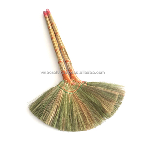Balai en bambou naturel d'intérieur du Vietnam, Hanoï, avec manche, pour dépoussiérer et balayer les sols - Product Image 4