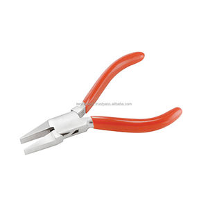 <b>FLAT</b> <b>NOSE</b> <b>PLIERS</b> 135MM - Product Image 1
