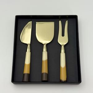 Ensemble de couteaux à fromage élégants et modernes en acier inoxydable doré avec manche en résine, compatibles lave-vaisselle, pour le petit-déjeuner et la cuisine - Product Image 2