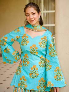 Ensemble de kurta décontracté pour femmes en tissu bleu à imprimé floral avec pantalon palazzo et écharpe pour les occasions de fête - Product Image 5