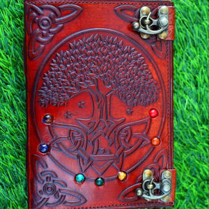 Cuaderno de Cuero Genuino Hecho a Mano de Primera Calidad con Páginas Recargables para Escribir y Dibujar, Cuaderno de Cuero 7 Stone Tree - Product Image 1