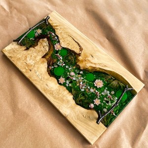 Bandeja Personalizada de Resina y Madera con Diseño de Peces Koi, Tabla de Charcutería, Tabla de Quesos, Bandeja para Estanque de Koi, Regalo de Inauguración, Chris - Product Image 1