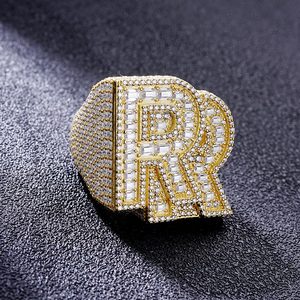 Anillo Hip Hop personalizado con la letra R en plata de ley 925 con baño de oro y diamantes de moissanita D VVS, listo para enviar, unisex. - Product Image 1