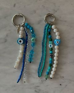 Porte-clés brodé mignon avec perles colorées et un magnifique motif brodé fait main - Product Image 6