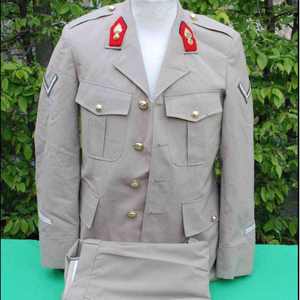 นี่คือเสื้อแจ็คเก็ตผ้าทวีดสีน้ำตาลลายอาร์ไกล์พร้อมเสื้อกั๊ก 5 กระดุมเข้าชุดกัน - Product Image 5