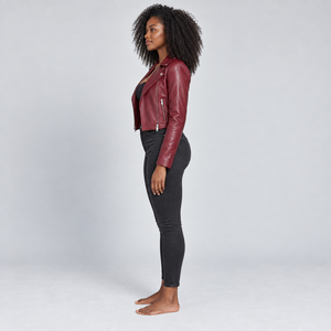 Chaqueta de cuero para mujer diseñada para la moda moderna con construcción duradera, forro cómodo y diseño elegante. - Product Image 5