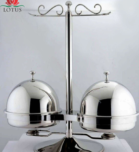 Elegante plato redondo para calentar comida, bañado en oro, con tapa abovedada y detalles florales, ideal para eventos; disponible a precios de mayorista. - Product Image 2