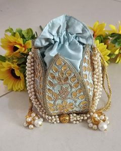 Sac Potli Royal Fait Main en Coton Brodé de Perles, Pochette de Soirée de Luxe Indienne pour Mariage Nuptial avec Cordon de Serrage pour Femme - Product Image 1