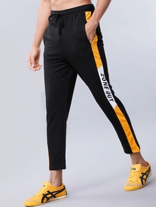 Pantalones Deportivos Negros de Algodón para Hombre con Franja Lateral Amarilla, Cordón Ajustable, Cintura Elástica, Estilo Casual, Logotipo de la Marca en la Pierna Izquierda, para Invierno - Product Image 4