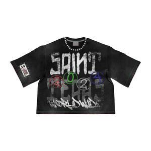 Ensemble deux pièces streetwear vintage Saint Age 1998 : T-shirt court et ample à clous avec motif universitaire et short en jean – Qualité supérieure - Product Image 3