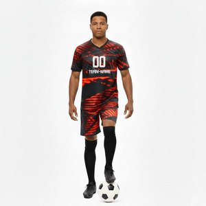 Ensemble d'uniformes de football entièrement personnalisables avec logo, noms des joueurs, sublimation, rayures unies, tissu respirant à séchage rapide, commandes en gros - Product Image 1