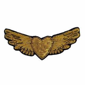 Parche Bordado con Alas de Corazón Dorado, Insignia Cosida para Prendas, Aplique de Tela Personalizado de Estilo Lujoso - Product Image 3