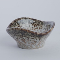Assiette carrée en céramique grès marron crème au design moderne, passe au lave-vaisselle, avec glaçure réactive, idéale pour la sauce soja et les sushis