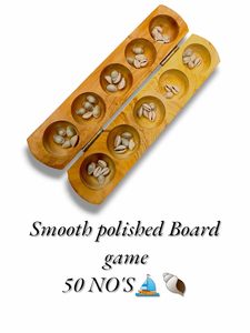 Plateau de jeu Mancala traditionnel en bois sculpté avec des coquillages de cauris pour deux joueurs - Product Image 3