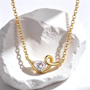Collier pendentif minimaliste en argent 925 avec diamant taille poire serti griffe, chaîne maille forçat, unisexe, pour usage quotidien - Product Image 4