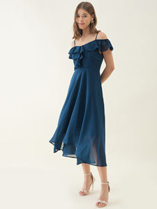 Robe longue évasée en mousseline de soie bleue de qualité supérieure avec bretelles, design unique, idéale pour les vacances à la plage - Product Image 4