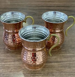 Mug en cuivre pur avec couvercle, finition martelée, tasse à boire en cuivre, mug à eau ayurvédique, verre Tambra traditionnel pour la maison - Product Image 1