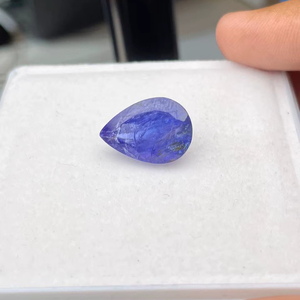 แทนซาไนต์ธรรมชาติ 10.80 กะรัต รูปทรงลูกแพร์ คุณภาพเกรด AAA พร้อมความเงางามระดับ AAA และสีสวยงาม เหมาะสำหรับการทำเครื่องประดับทุกชนิด ในราคาประหยัด - Product Image 3