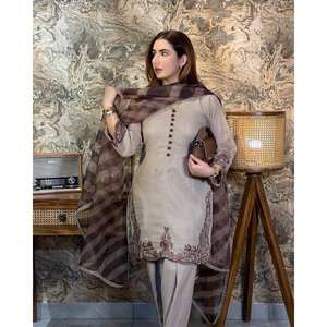 Conjunto de traje gris talla M para mujer de ZSR Designer con top, pantalón y dupatta - Product Image 2