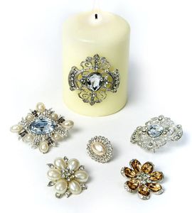 Elegantes Velas de Pilar Color Crema con Decoraciones de Lazo Plateado, 2 Piezas, Decoración Navideña para Mesa, Velas de Resina Hechas a Mano Tradicionales - Product Image 4