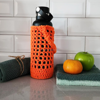 Cintre pour bouteille en crochet en gros indien Cintre pour bouteille en tricot multicolore Sangle pour bouteille d'eau en croix avec un style différent