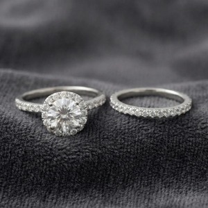 Conjunto de compromiso nupcial de plata de ley 925 con moissanita de corte cojín - Product Image 2