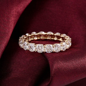 Anillo de Eternidad con Moissanita de Corte Redondo, Anillo de Diamantes de Eternidad Completa en Oro, Anillo de Boda para Mujer, Apilable - Product Image 2