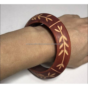 Bracelets en bois de manguier de qualité supérieure, faits à la main, motifs naturels sculptés linéaires, accessoires élégants pour femmes, bijoux artisanaux. - Product Image 2