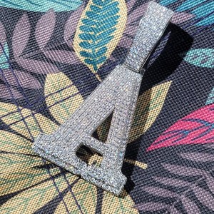 Achetez un collier avec pendentif initial en moissanite serti de pierres, plaqué or rose, avec breloque numéro, bijoux de fête hip-hop - Product Image 6