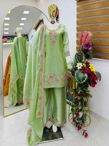 Traje de Seda GMY de Primera Calidad para Fiestas con Bordados Elaborados – Envío Disponible a Todo el Mundo - Product Image 2