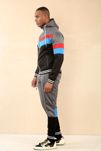 Ensemble de survêtement sportif en polyester 2 pièces à capuche pour équipes scolaires, clubs d'e-sport et fabrication de vêtements de sport – Vente en gros - Product Image 3