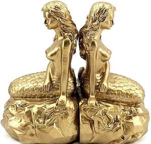 Figuras humanas minimalistas de oro que se aprietran contra los sujetalibros metálicos negros en forma de L, estilo moderno. Disponible a precios de mayorista. - Product Image 2