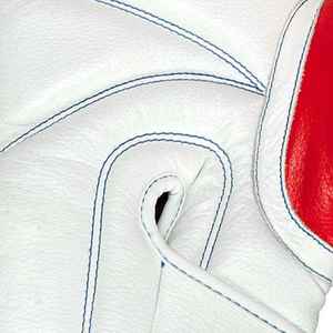 Guantes de boxeo ergonómicos profesionales para una alineación perfecta de los puños, con forro que absorbe la humedad para máxima comodidad. - Product Image 3