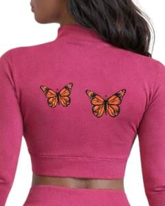 Ensemble de yoga deux pièces rose pour femme : haut court zippé et pantalon évasé taille haute avec broderie papillon – Tenue de fitness et de gym personnalisable OEM - Product Image 6