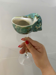 Vaso de Vidrio Hecho a Mano con Diseño de Conchas Marinas para Uso en Restaurantes y Hoteles - Product Image 4
