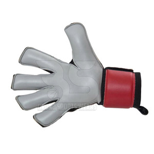 Gants de gardien de but professionnels conçus pour une adhérence forte, un confort optimal et une protection durable pour les matchs. - Product Image 2