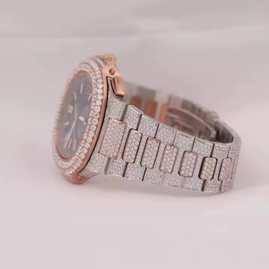 Reloj Unisex de Lujo de Acero Inoxidable con Diamantes, Esfera Azul, Movimiento de Cuarzo Analógico, Cierre Desplegable, Caja Cuadrada de 44 mm - Product Image 3