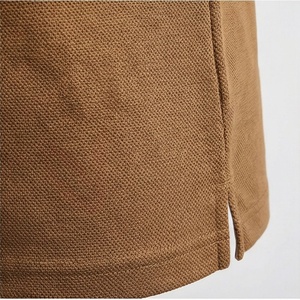 Polo en piqué à manches courtes pour homme, couleur marron, avec poche, coupe classique, design tricoté uni - Product Image 5