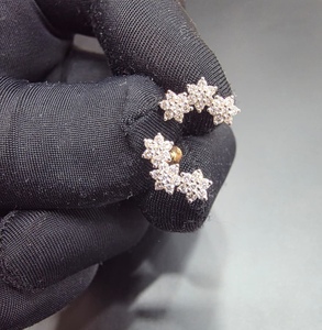 Boucles d'oreilles clous florales en or rose 18 carats avec diamant de laboratoire de 0,23 carat, bijoux fins pour femmes - Product Image 3