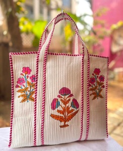 Bolso Tote de Algodón con Estampado Floral Bohemio Hecho a Mano con Cierre de Cremallera, Tamaño 16x16 para Mujer - Ideal para Compras y Uso Diario en Todas las Estaciones - Product Image 1