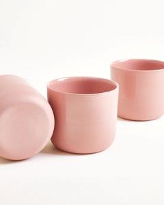 Tasse à thé en céramique minimaliste avec finition brillante rose pâle, design à bord droit, rétention de chaleur, idéale pour une mise en scène de table contemporaine - Product Image 3